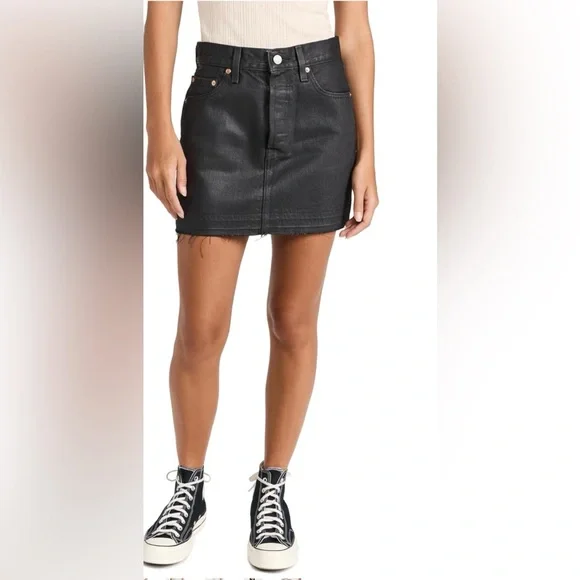 New Levi's Icon Black Leather look Mini Skirt size 25 - Picture 3 of 14